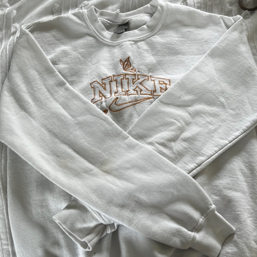 Embroidered Nike crewneck size small